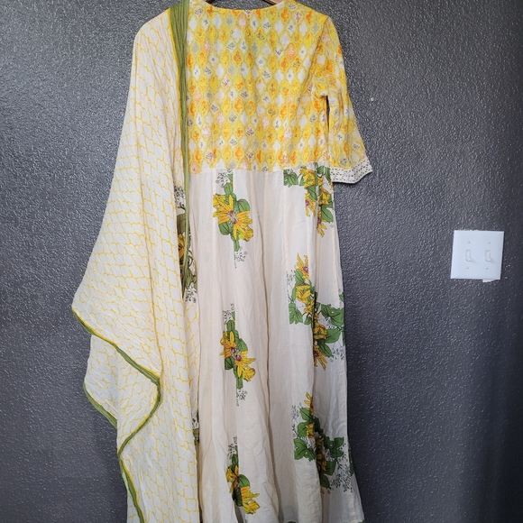 SOLD Biba Indian Pakistani kurta and Dupatta set - Picture 2 of 5